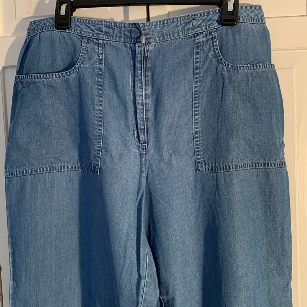 Crazy Horse by Liz Claiborne Blue Ankle Cropped Jeans with Relaxed Fit - Picture 2 of 8